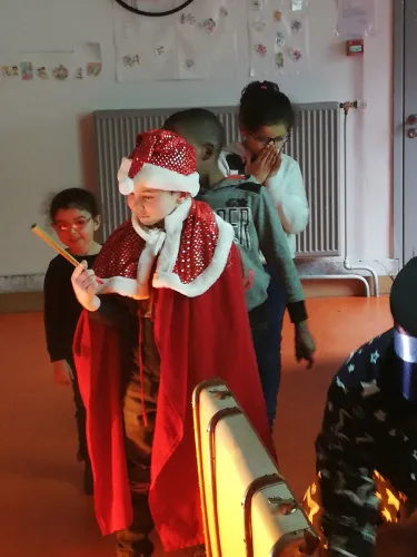 2019-12-Spectacle-offert-par-St-Nicolas-004