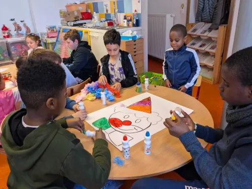 2025-04-Projection-des-photos-du-projet-cirque-010